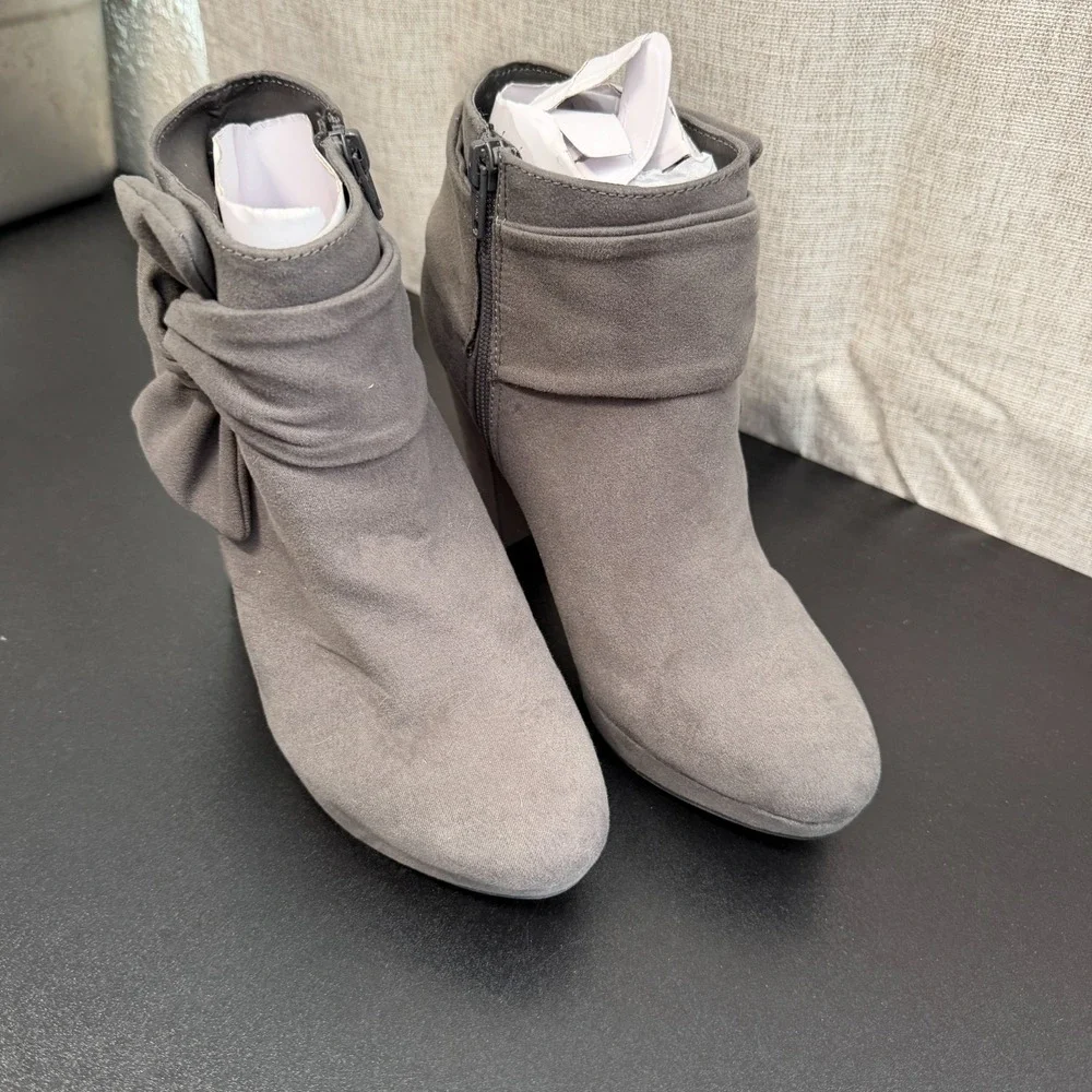 LC‎ Lauren Conrad Ankle Booties Women's 8M Gray Side Bow Block Heel Side Zip Fun